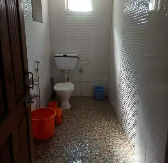 ホテル Oyo 87865 Alaska Guest House New Town Chandanwari Road
