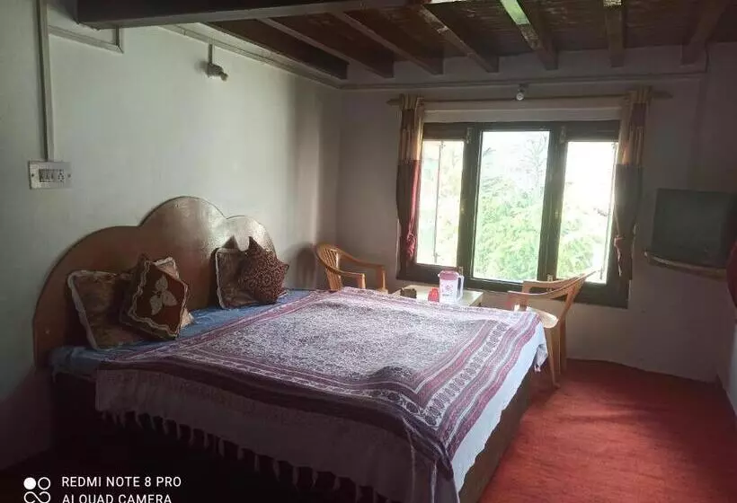 ホテル Oyo 87865 Alaska Guest House New Town Chandanwari Road