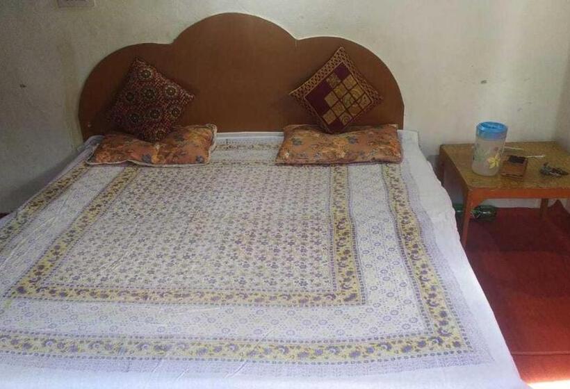 호텔 Oyo 87865 Alaska Guest House New Town Chandanwari Road