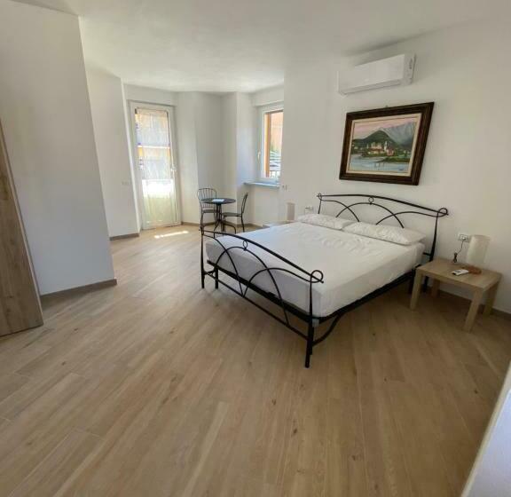 Пансион Around Lago Maggiore Rooms