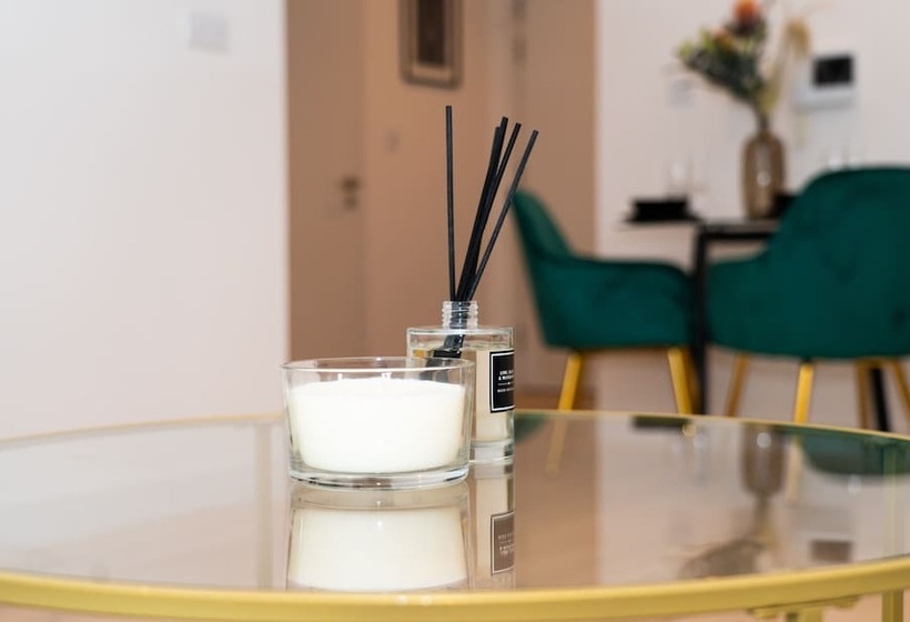 Royal Wharf   1 Bed   Balcony   River & City View