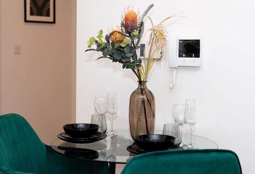 Royal Wharf   1 Bed   Balcony   River & City View