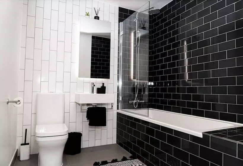 Royal Wharf   1 Bed   Balcony   River & City View