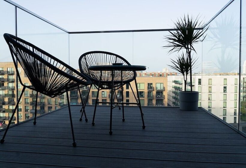 Royal Wharf   1 Bed   Balcony   River & City View