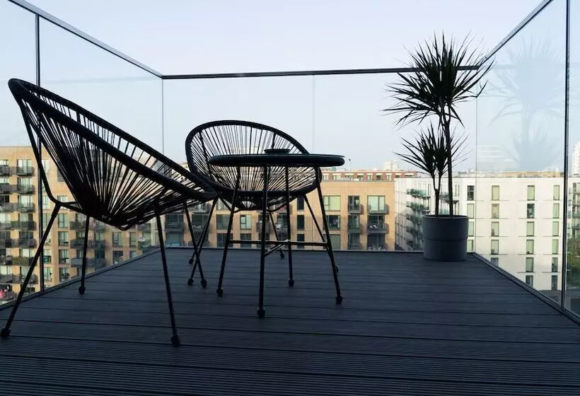 Royal Wharf   1 Bed   Balcony   River & City View
