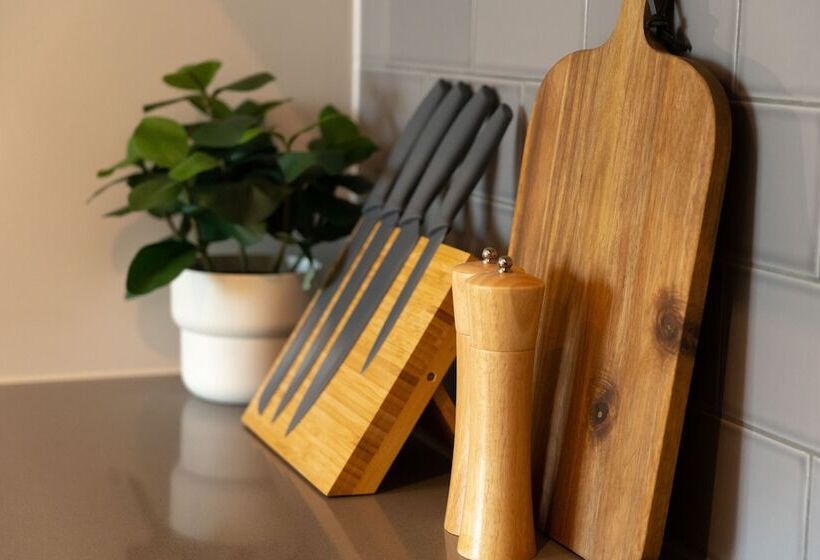 Royal Wharf   1 Bed   Balcony   River & City View