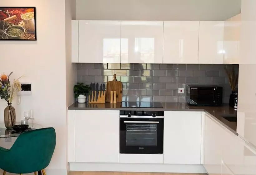 Royal Wharf   1 Bed   Balcony   River & City View