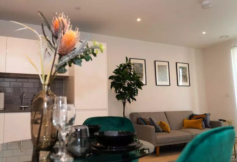 Royal Wharf   1 Bed   Balcony   River & City View