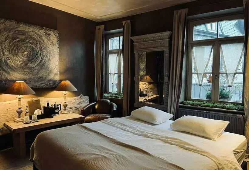 تختخواب و صبحانه édouard Garden Café Guest Room