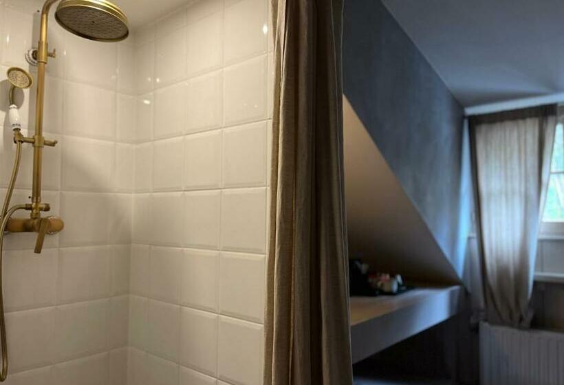 تختخواب و صبحانه édouard Garden Café Guest Room