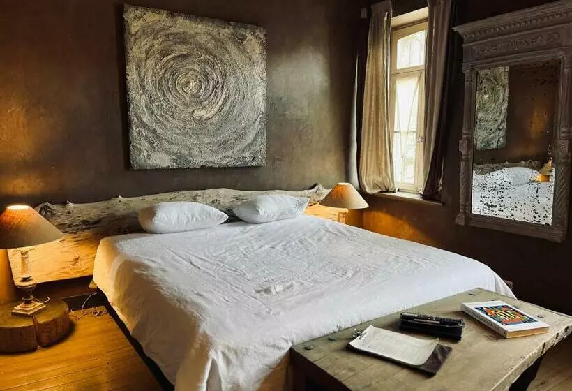 تختخواب و صبحانه édouard Garden Café Guest Room