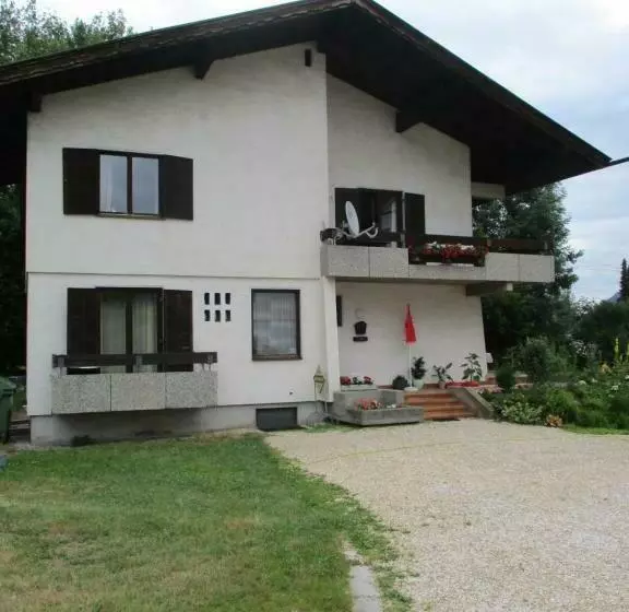 Aamiaismajoitus (B&B) Gästehaus Leo