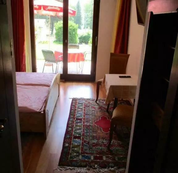 Aamiaismajoitus (B&B) Gästehaus Leo