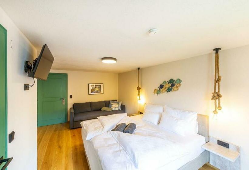 ベッドアンドブレックファースト Gästehaus Winzerkajüten