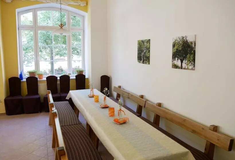 Hotelli Schloss Goldacker  Das Schloss Der Gesundheit