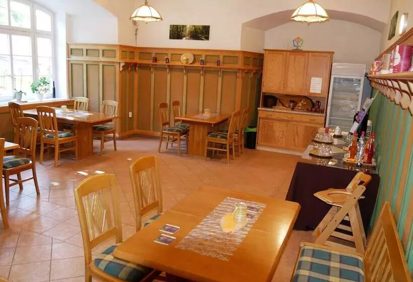 Hotelli Schloss Goldacker  Das Schloss Der Gesundheit