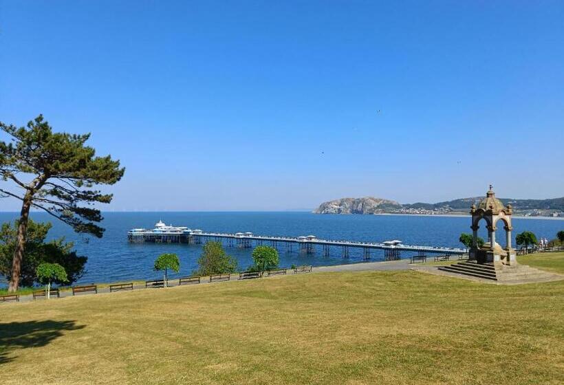 פנסיון Granby House