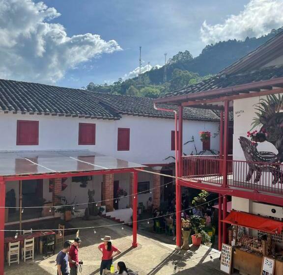 پانسیون Hostal Bomarzo