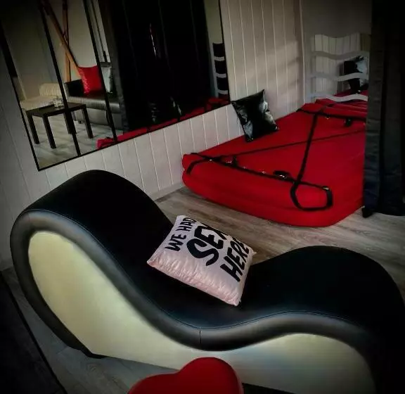 ベッドアンドブレックファースト Love Room   Kama Room