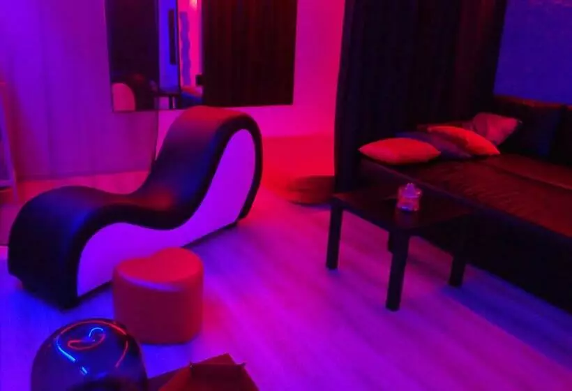ベッドアンドブレックファースト Love Room   Kama Room