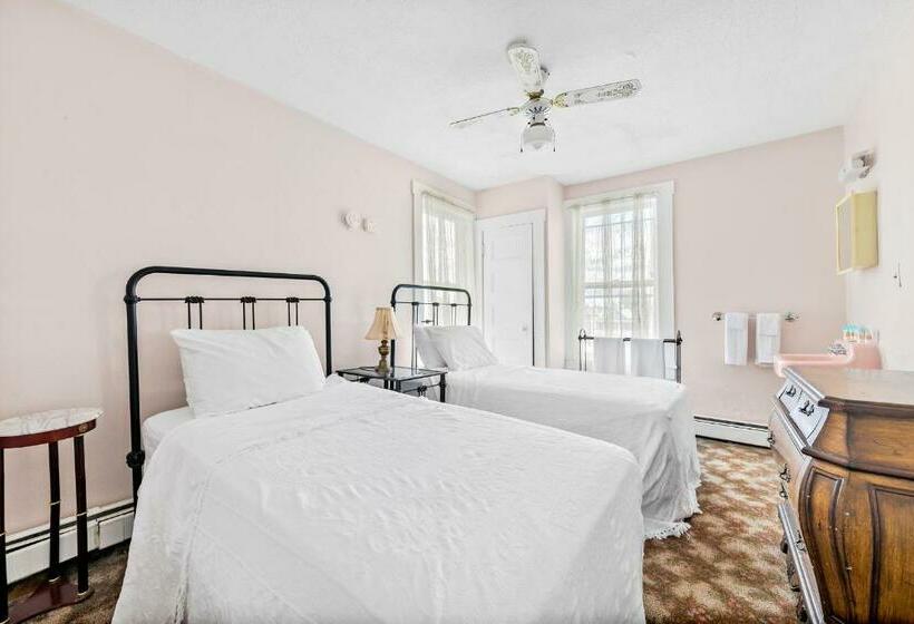 Отель Albatross