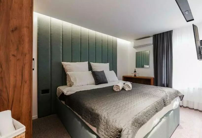 هتل The White Tree