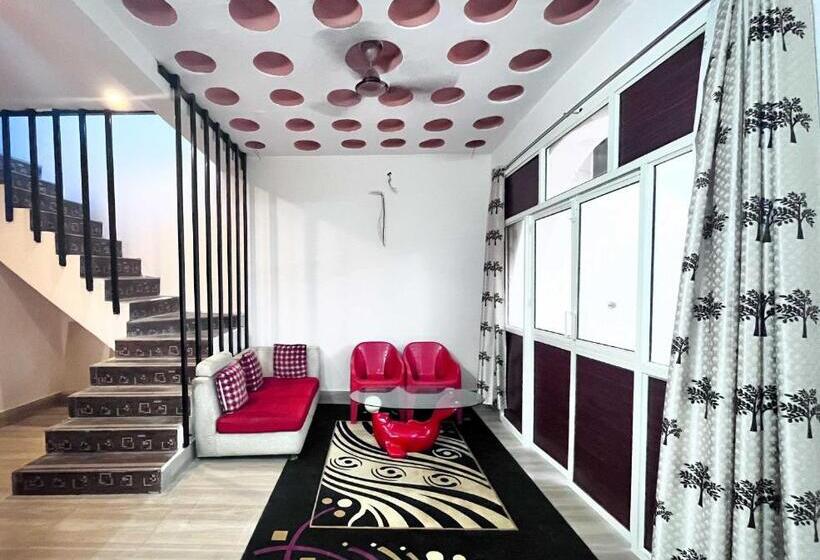 酒店 Oyo 90375 Riyasat Cottage