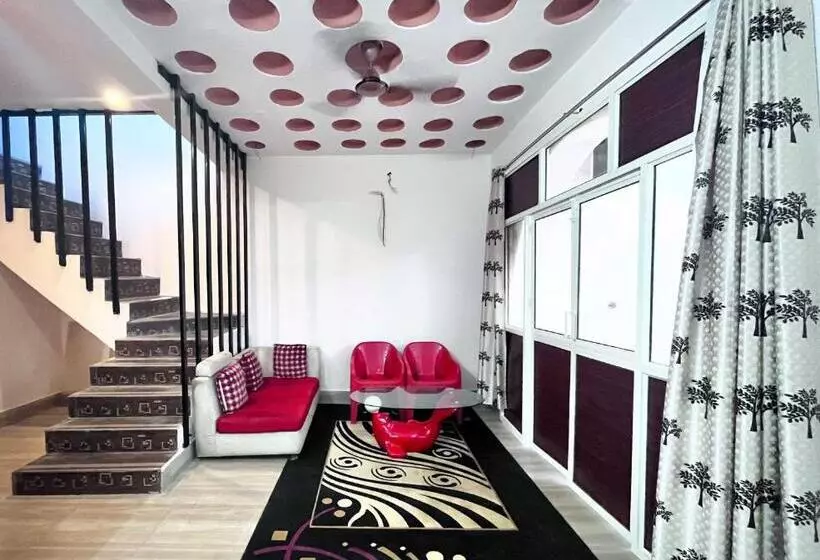 ホテル Oyo 90375 Riyasat Cottage