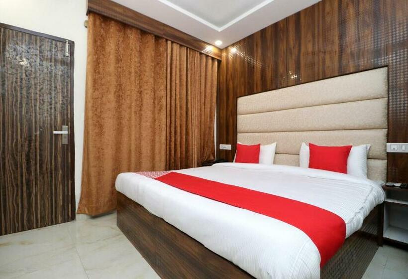 Hotel Capital O Grand Vista