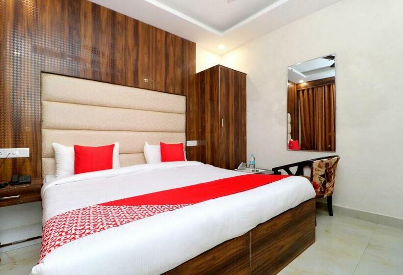 Hotel Capital O Grand Vista