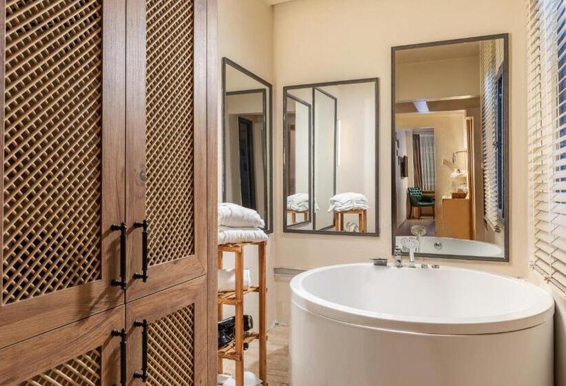 هتل Gran Via Alsancak