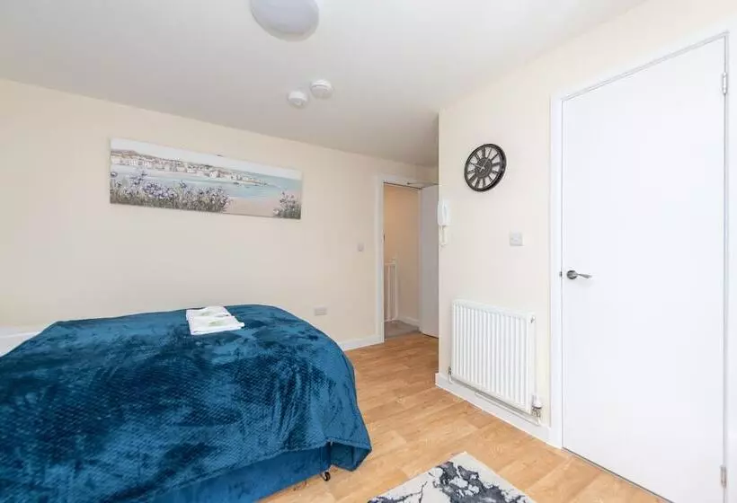 Modern Studio Apartments In Castle St