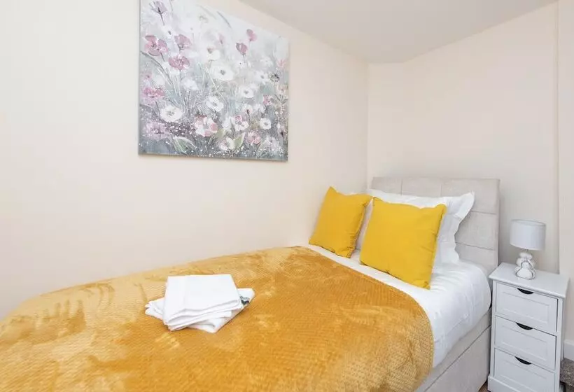 Modern Studio Apartments In Castle St