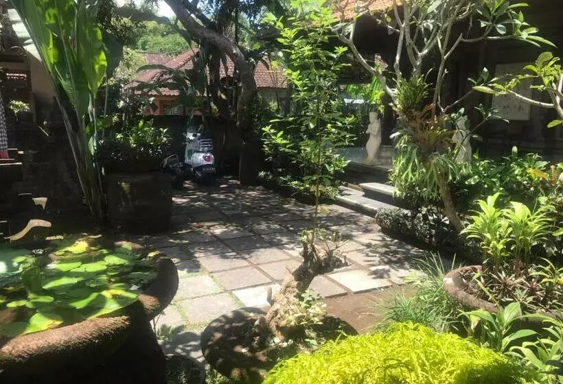 ペンション Arsa Wayan Guest House