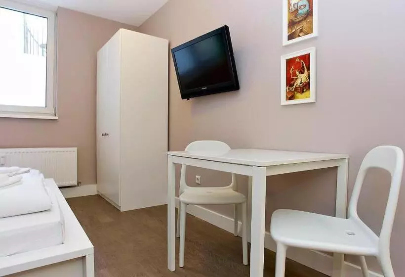 Apartmenthouse Berlin Am Görlitzer Park