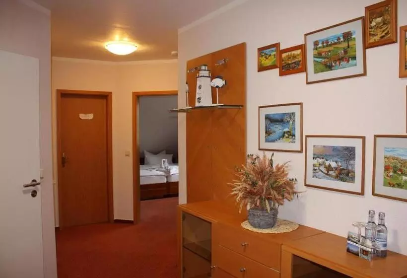 مبيت وإفطار & Restaurant Lenzer Krug