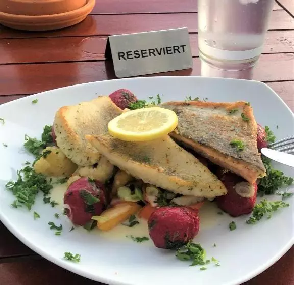 مبيت وإفطار & Restaurant Lenzer Krug