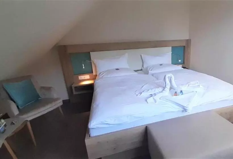 مبيت وإفطار & Restaurant Lenzer Krug