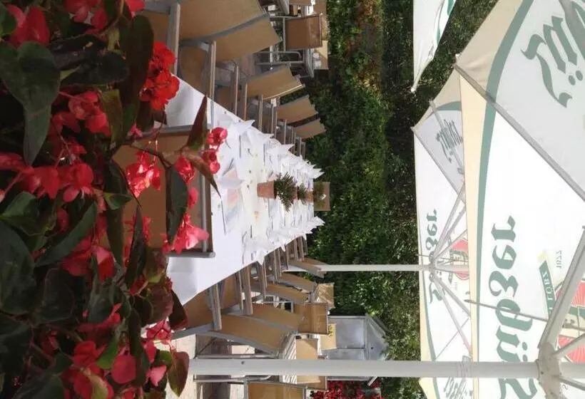 مبيت وإفطار & Restaurant Lenzer Krug