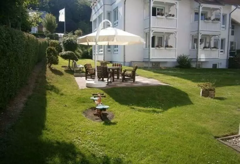 Отель Apartmenthaus Binzer Sterne
