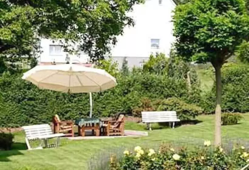 Отель Apartmenthaus Binzer Sterne