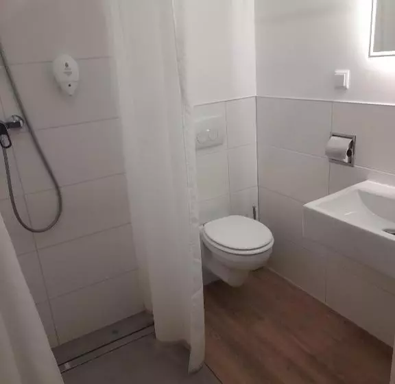 فندق T3 Budget Berlin Hennigsdorf