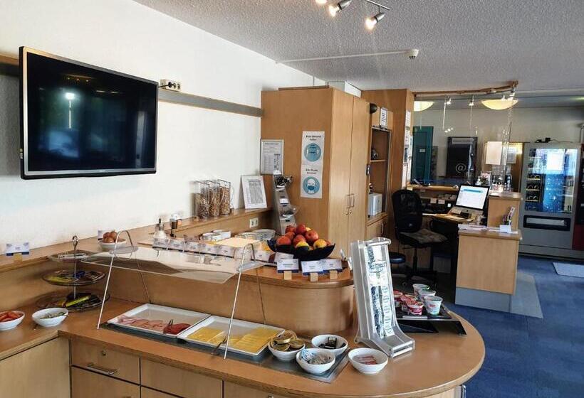 Отель T3 Budget Berlin Hennigsdorf