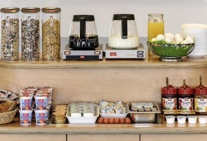 Отель T3 Budget Berlin Hennigsdorf