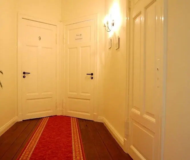 Hotelli The Avalon