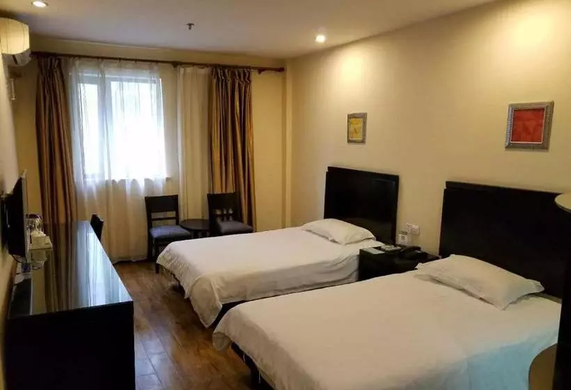 هتل Jitai   Shanghai Train Station South Square