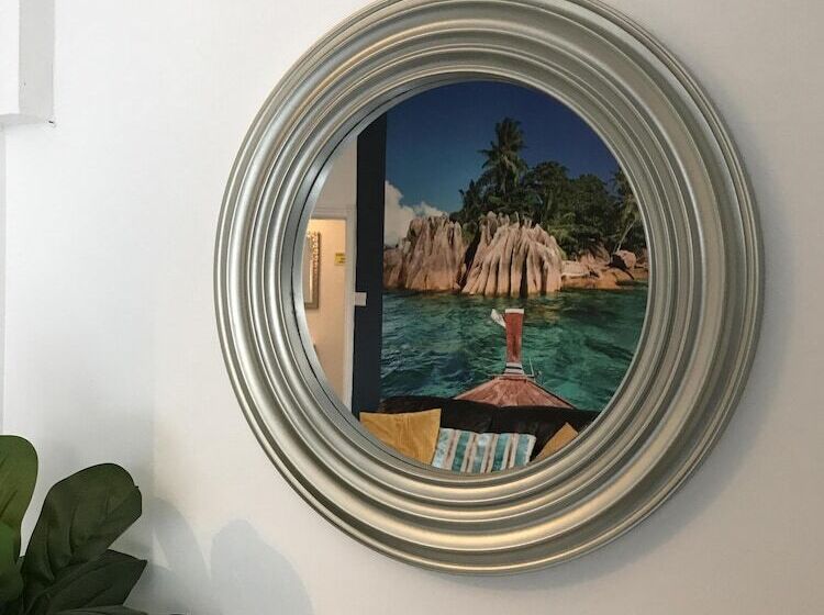 Bright Spacious 3 Bed With Office & Patio, Preston