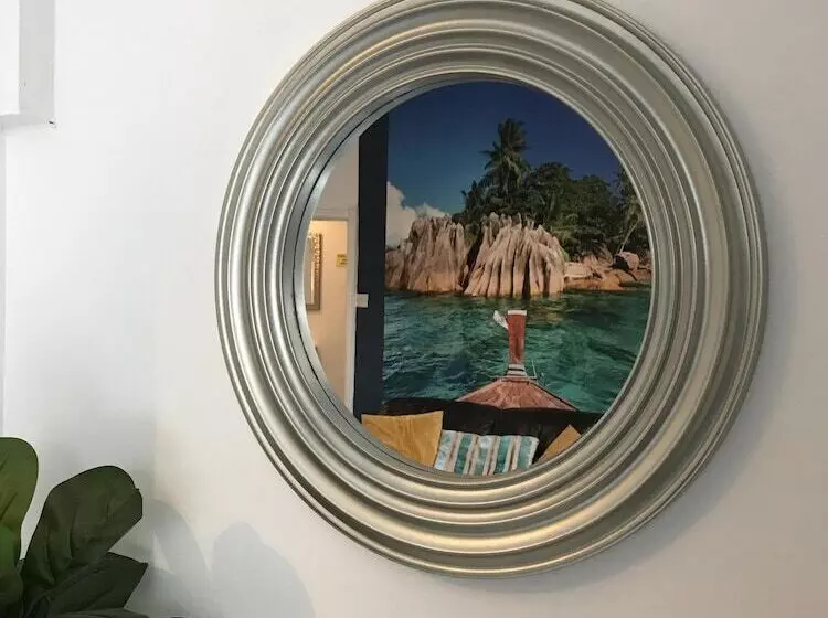 Bright Spacious 3 Bed With Office & Patio, Preston