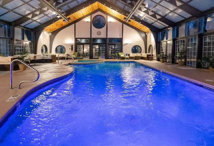 Lomakeskus Chateau Merrimack Hotel & Spa