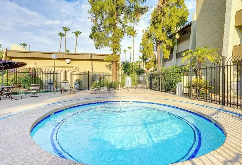 Walk To Old Town Scottsdale